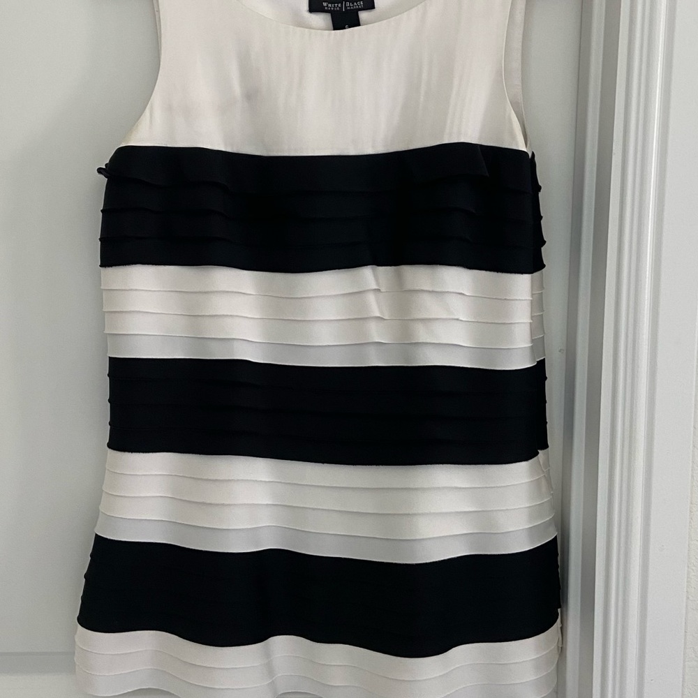White House Black Market size 6 sleeveless top